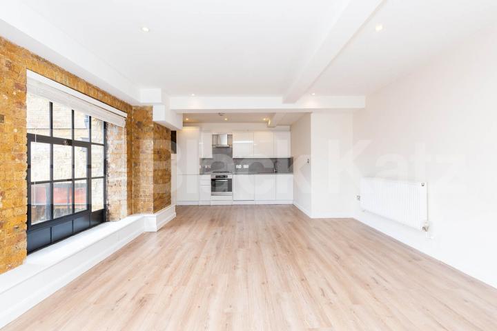 spacious 2 bedroom warehouse conversion with concierge  Springfield House lofts - Tyssen Street, Dalston